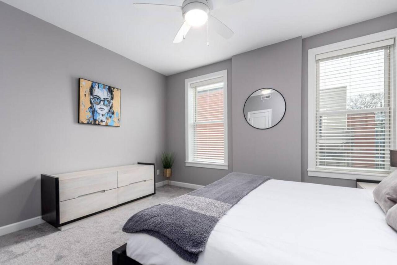 Soaring 2-bedroom Parkside Loft Walkable To It Casa de férias *