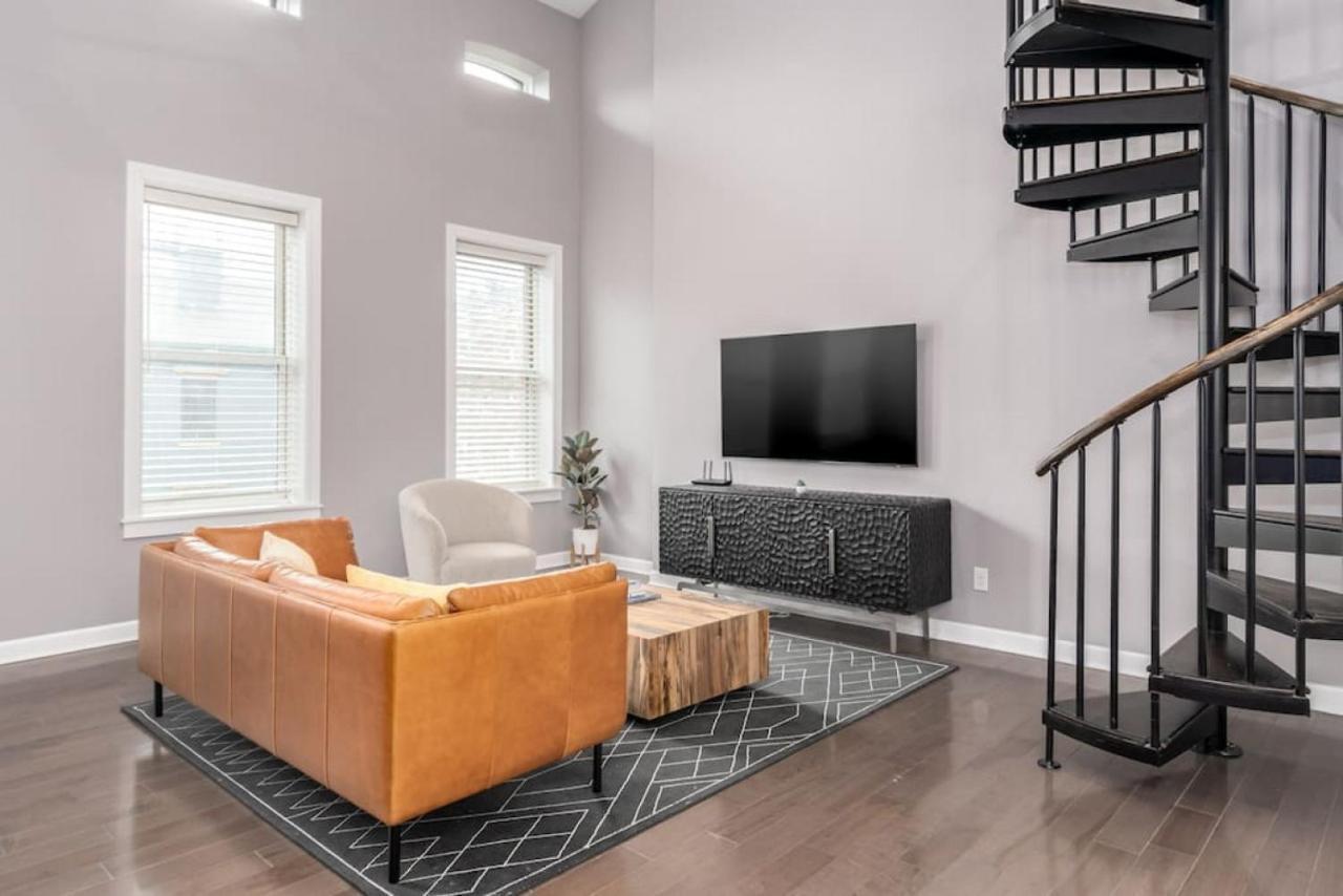 Soaring 2-bedroom Parkside Loft Walkable To It Holiday home Cincinnati